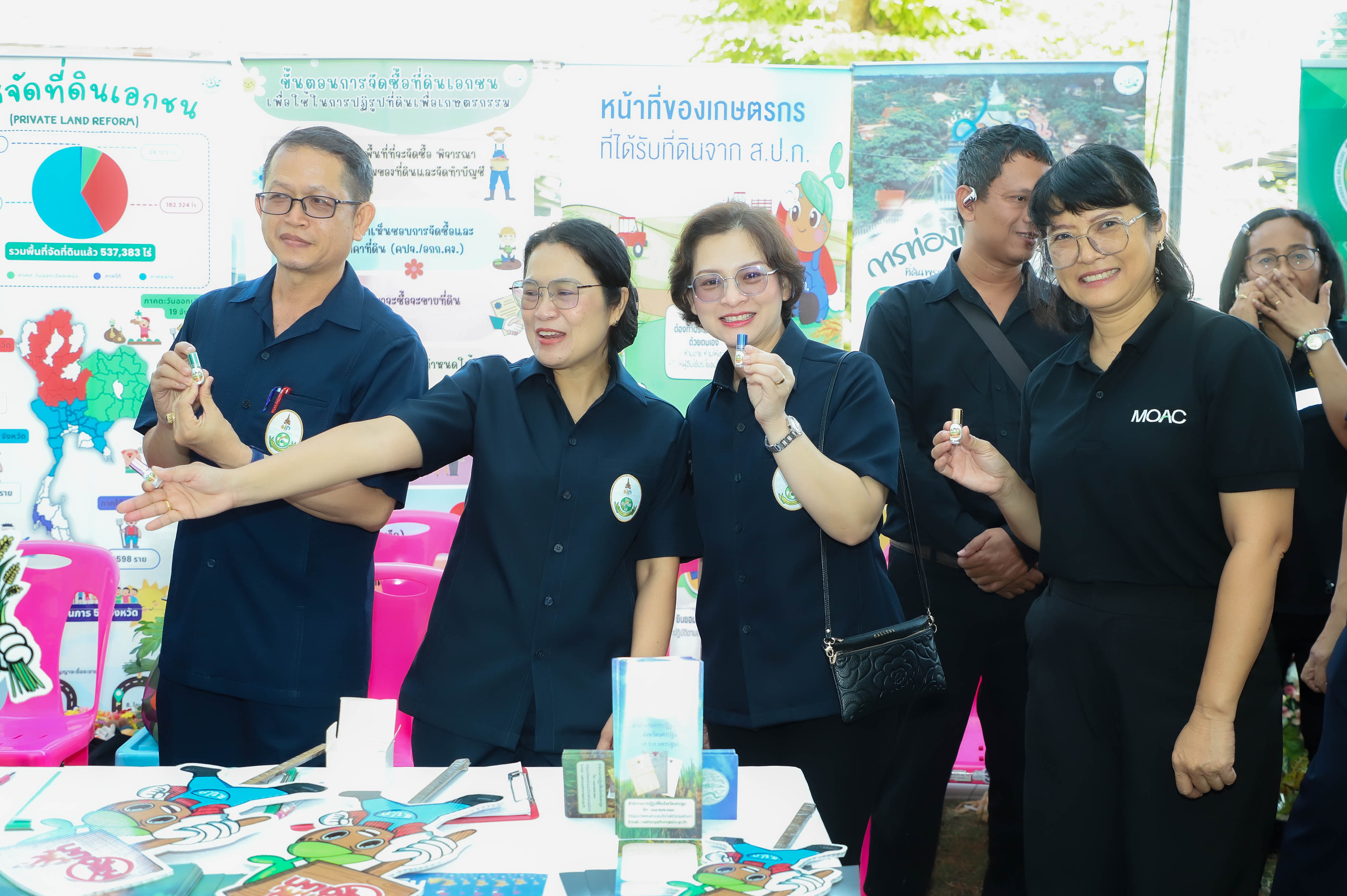 title - รองนายกฯ และรัฐมนตรีว่าการกระทรวงเกษตรฯ เปิดโครงการคลินิกเกษตรเคลื่อนที่ในพระราชานุเคราะห์ฯ ณ จังหวัดนครปฐม